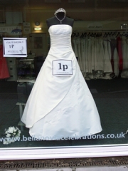 1p Wedding Dress, Portsmouth 2006 � The Caravan Gallery